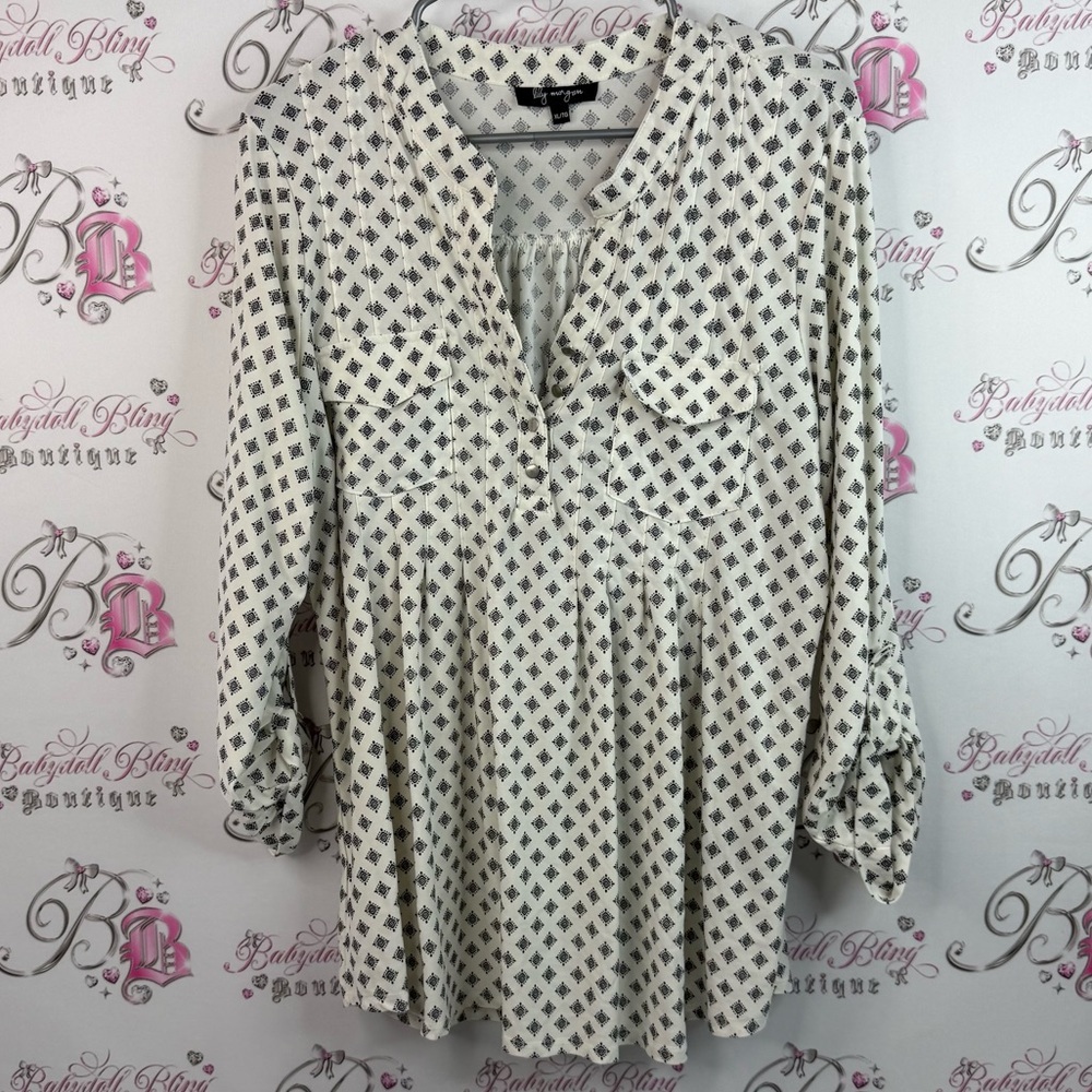 Lily Morgan shirt top pockets white Elegant Black and White Geometric Blouse